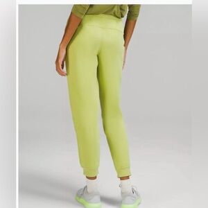 Lululemon Scuba High Rise Joggers in Wasabi